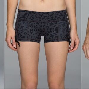 Lululemon - Hot Hot Short Animal Swirl Deep Coal Light - Size 6 - Gently Used!!